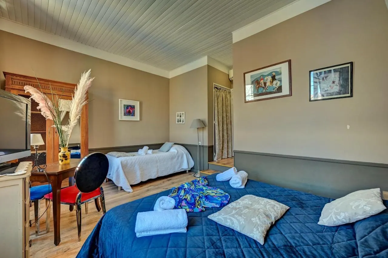 Hotel Des Artistes Tarascon 3*,